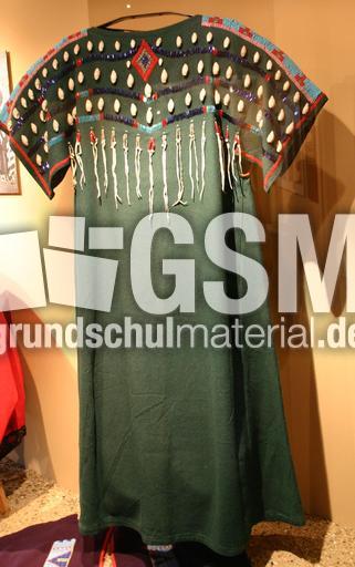 Frauenkleid-Yakima-1920.jpg